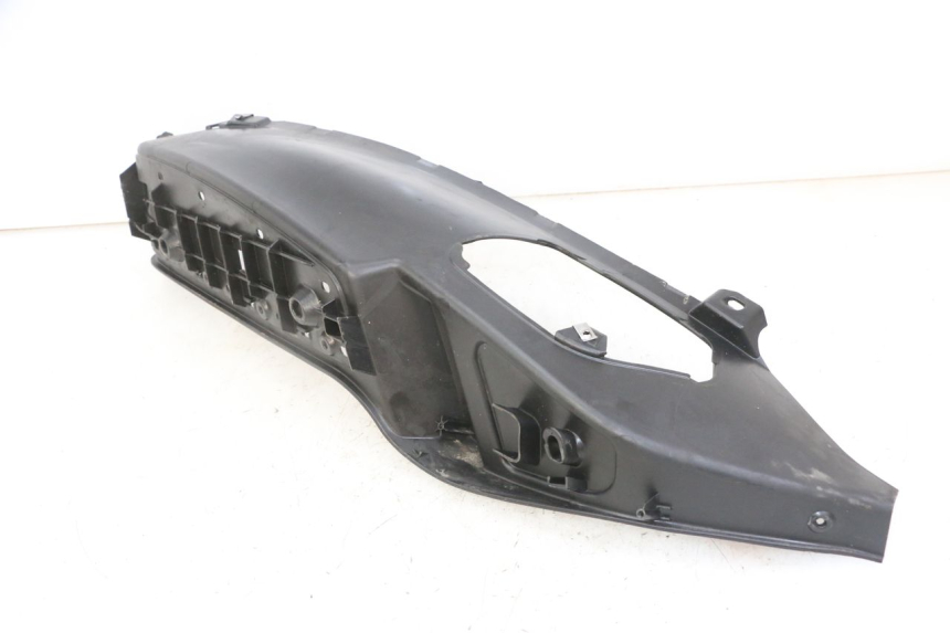 photo de TRITTBRETT VERKLEIDUNG RECHTS PIAGGIO MP3 LT 300 (2010 - 2016) - Zoom auf Gebrauchszustand