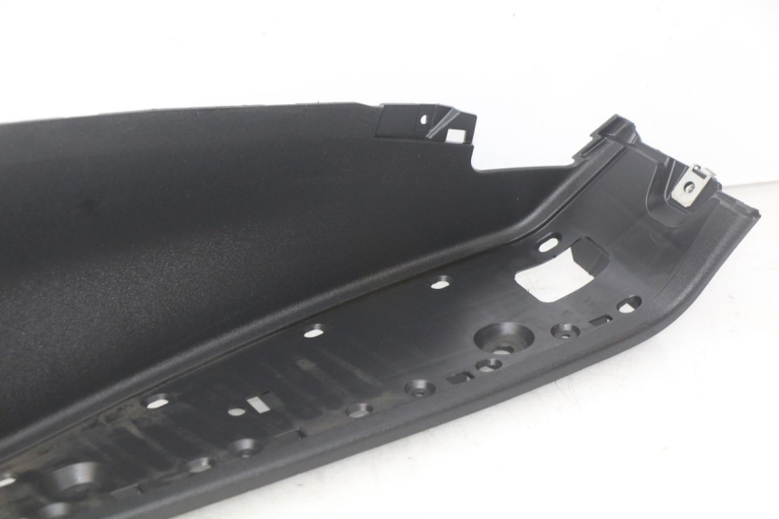 photo de RECHTER FUßRASTEN PIAGGIO MP3 500 (2014 - 2017) - Details der Befestigungspunkte