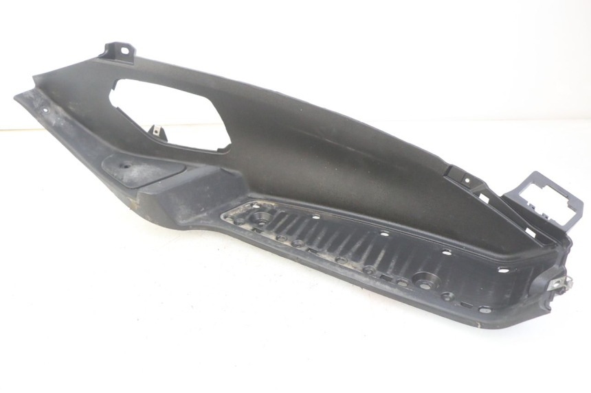 photo de RECHTER FUßRASTEN PIAGGIO MP3 125 (2006 - 2014) - Details der Befestigungspunkte