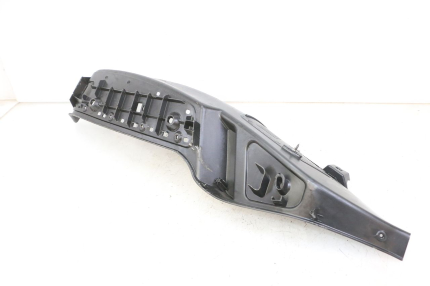 photo de TRITTBRETT VERKLEIDUNG RECHTS PIAGGIO MP3 500 (2011 - 2015) - Zoom auf Gebrauchszustand