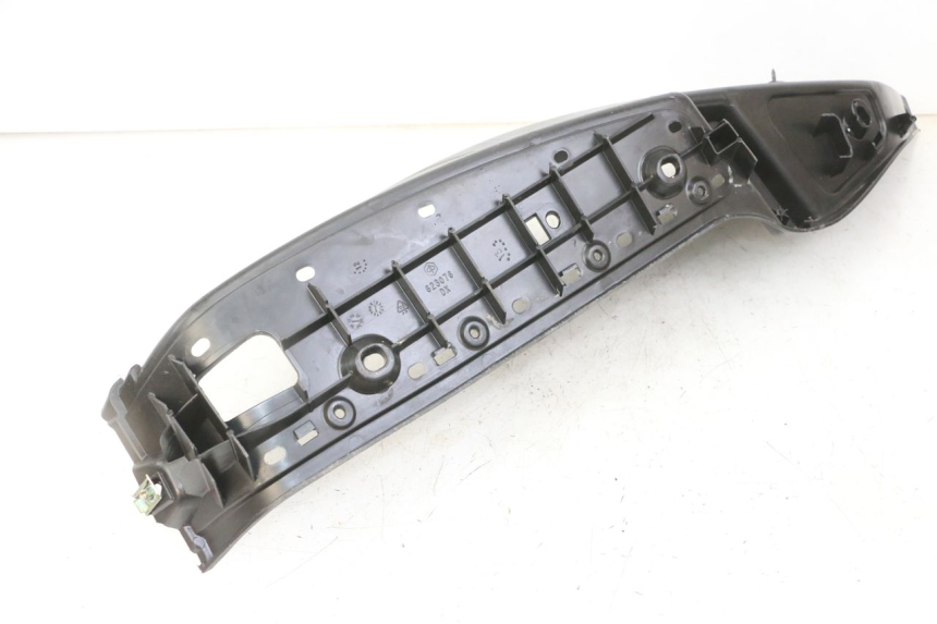 photo de TRITTBRETT VERKLEIDUNG RECHTS PIAGGIO MP3 500 (2011 - 2015) - Technische Nahaufnahme