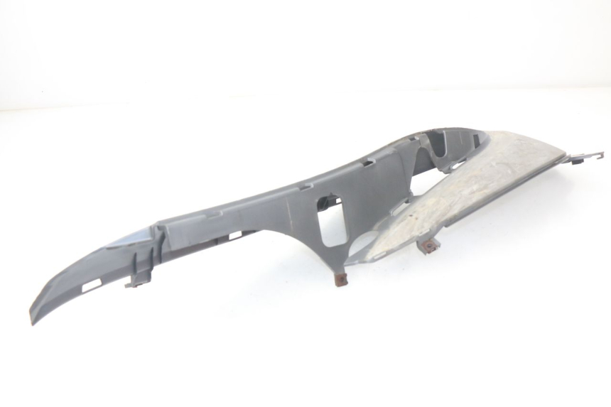 photo de TRITTBRETT VERKLEIDUNG RECHTS YAMAHA NEO'S NEOS 2T 50 (2007 - 2017) - Details der Befestigungspunkte