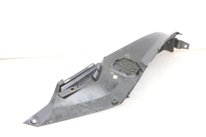 photo de TRITTBRETT VERKLEIDUNG RECHTS PEUGEOT SATELIS 125 (2013 - 2018) - Zoom auf Gebrauchszustand