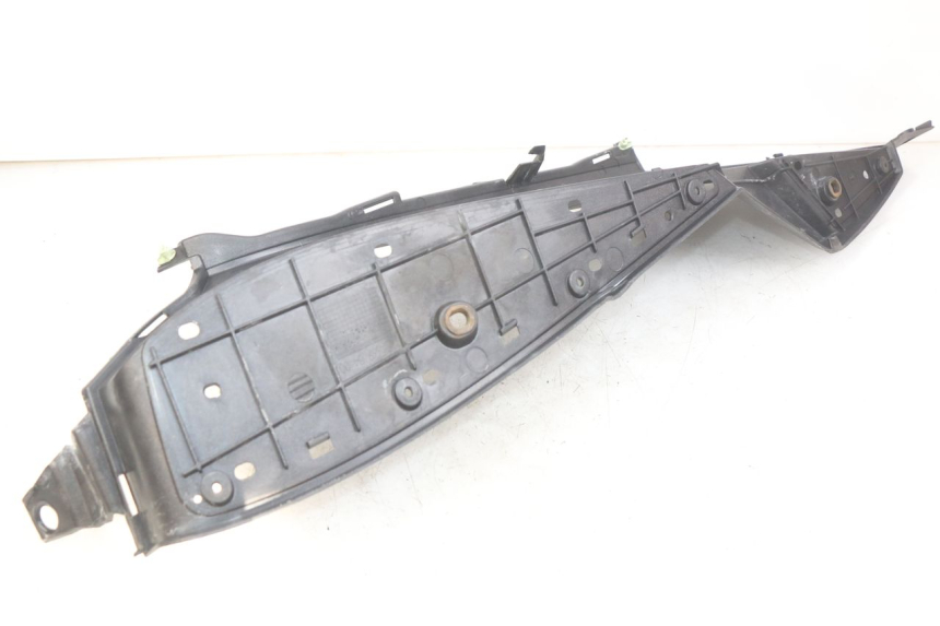 photo de RECHTER FUßRASTEN PEUGEOT SATELIS 125 (2006 - 2009) - Zoom auf Gebrauchszustand