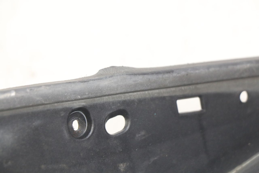 photo de RECHTER FUßRASTEN PEUGEOT SATELIS 125 (2006 - 2009) - Technische Nahaufnahme