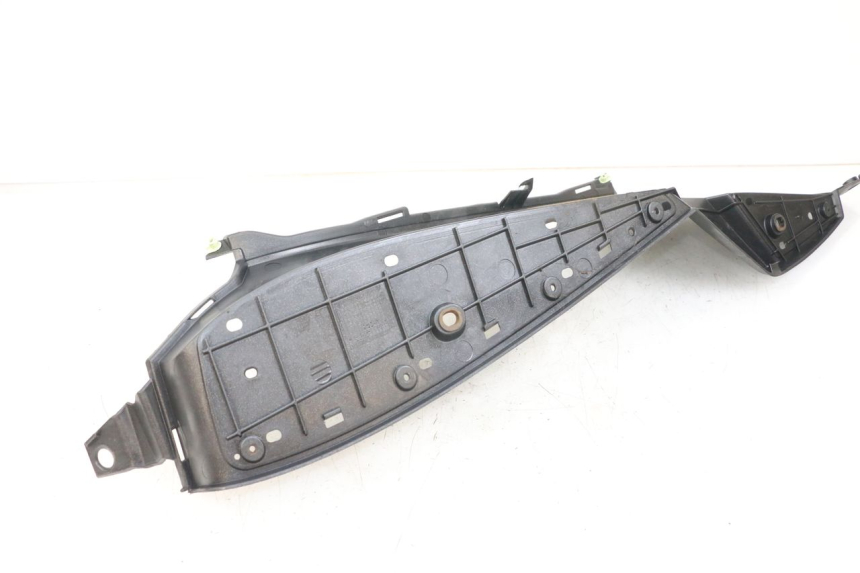 photo de RECHTER FUßRASTEN PEUGEOT SATELIS 125 (2006 - 2009) - Zoom auf Gebrauchszustand