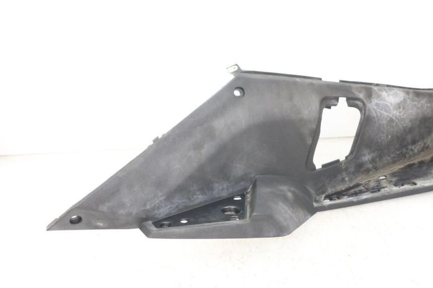 photo de RECHTER FUßRASTEN PEUGEOT SATELIS 125 (2006 - 2009) - Details der Befestigungspunkte