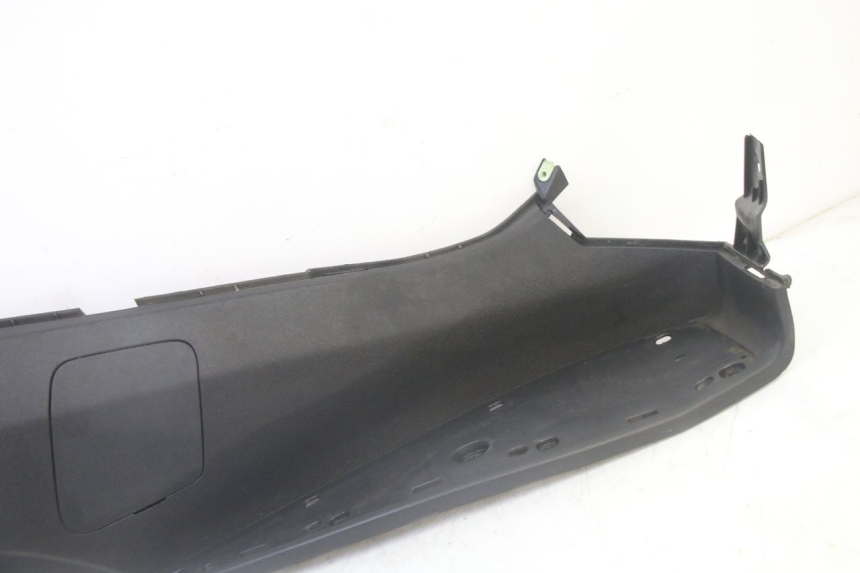 photo de TRITTBRETT VERKLEIDUNG RECHTS PEUGEOT SATELIS 125 (2013 - 2018) - Zoom auf Gebrauchszustand