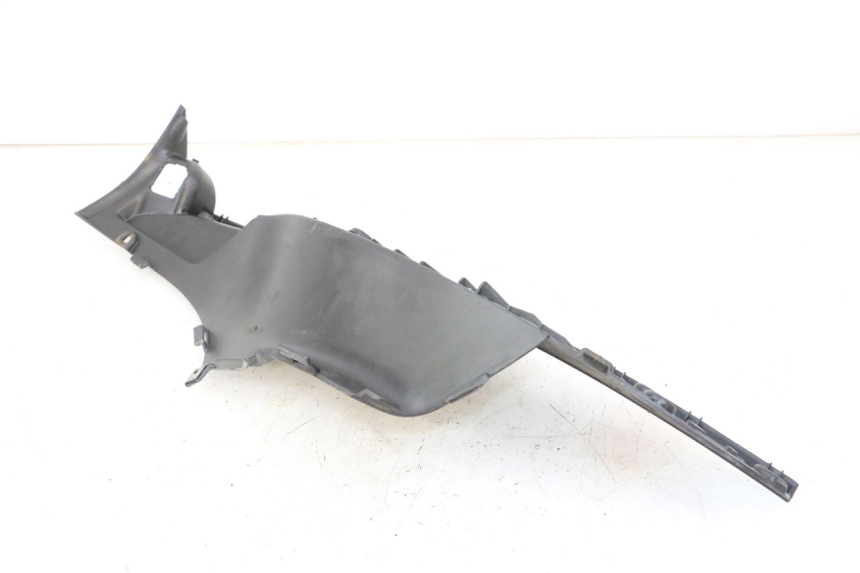 photo de TRITTBRETT VERKLEIDUNG RECHTS APRILIA SCARABEO GT TOURING 125 (1999 - 2005) - Zoom auf Gebrauchszustand