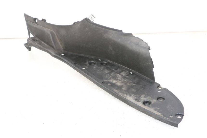 photo de TRITTBRETT VERKLEIDUNG RECHTS APRILIA SCARABEO GT TOURING 125 (1999 - 2005) - Details der Befestigungspunkte