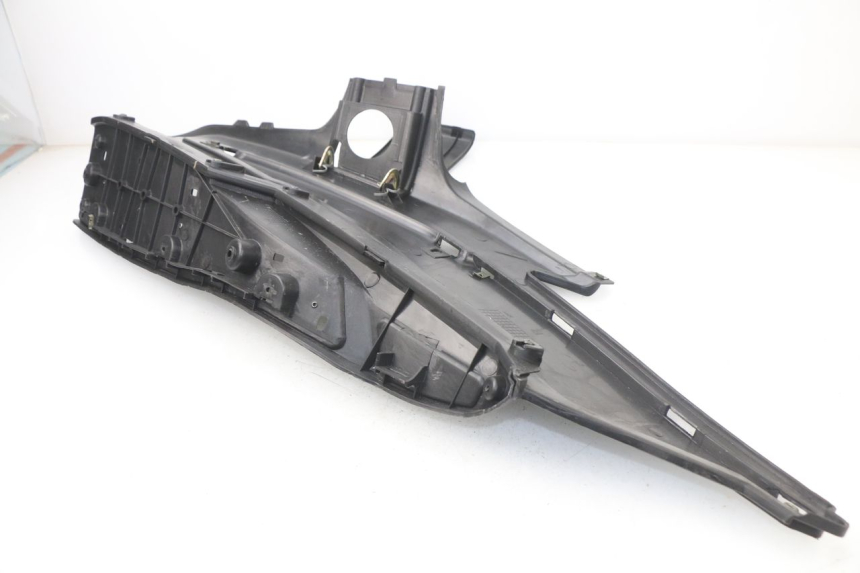 photo de TRITTBRETT VERKLEIDUNG RECHTS RAZZO STEED 125 (2012 - 2018) - Detailansicht des Bauteils