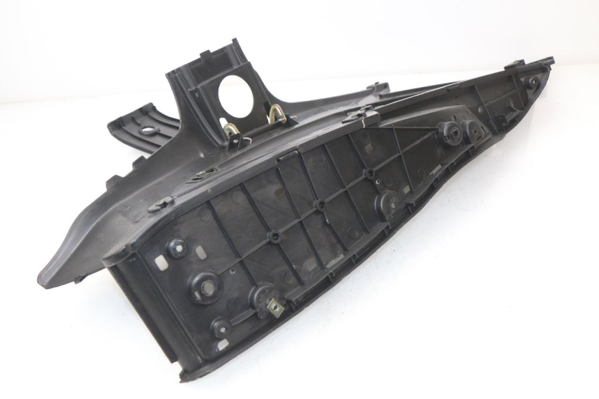 photo de TRITTBRETT VERKLEIDUNG RECHTS RAZZO STEED 125 (2012 - 2018) - Zoom auf Gebrauchszustand