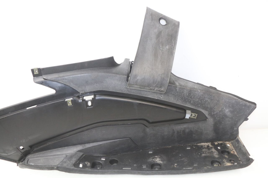 photo de TRITTBRETT VERKLEIDUNG RECHTS RAZZO STEED 125 (2012 - 2018) - Details der Befestigungspunkte