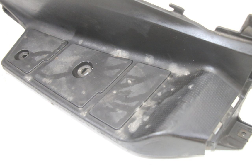 photo de TRITTBRETT VERKLEIDUNG RECHTS SUZUKI BURGMAN 125 (2015 - 2017) - Zoom auf Gebrauchszustand