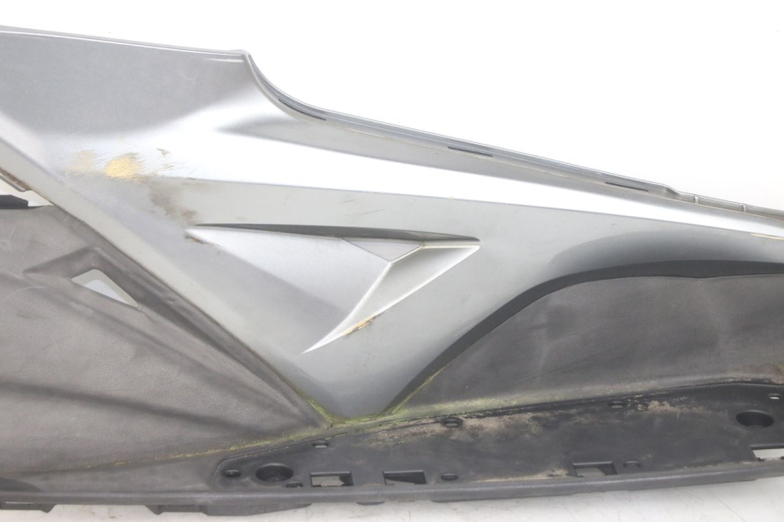 photo de TRITTBRETT VERKLEIDUNG RECHTS KYMCO X-CITING XCITING 400 (2014 - 2018) - Charakteristische Merkmale