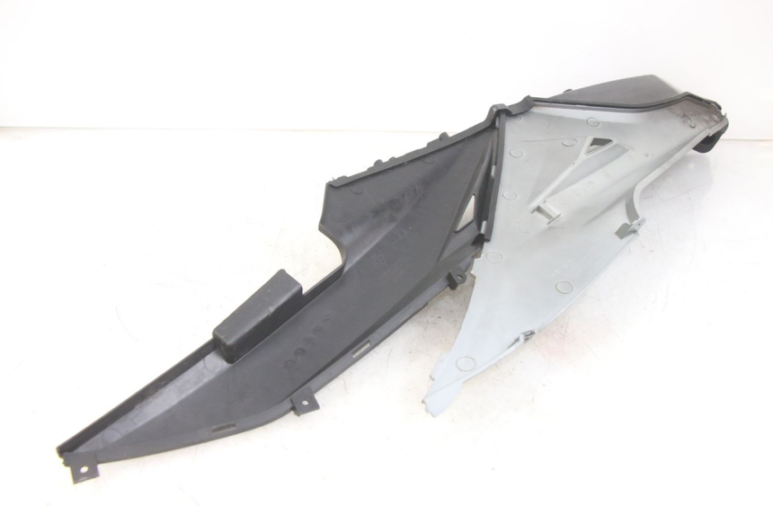 photo de TRITTBRETT VERKLEIDUNG RECHTS KYMCO X-CITING XCITING 400 (2014 - 2018) - Zoom auf Gebrauchszustand