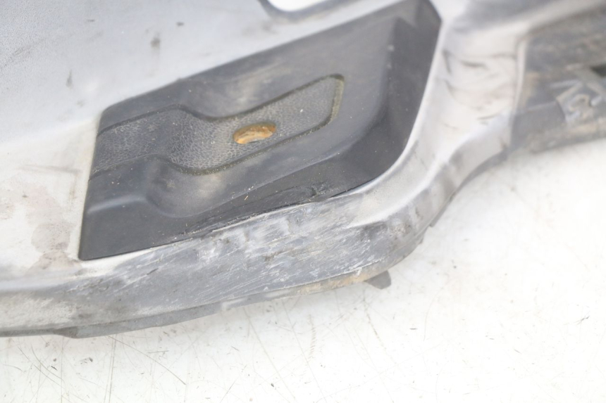 photo de RECHTER FUßRASTEN PIAGGIO X9 EVOLUTION 125 (2003 - 2007) - Details der Befestigungspunkte