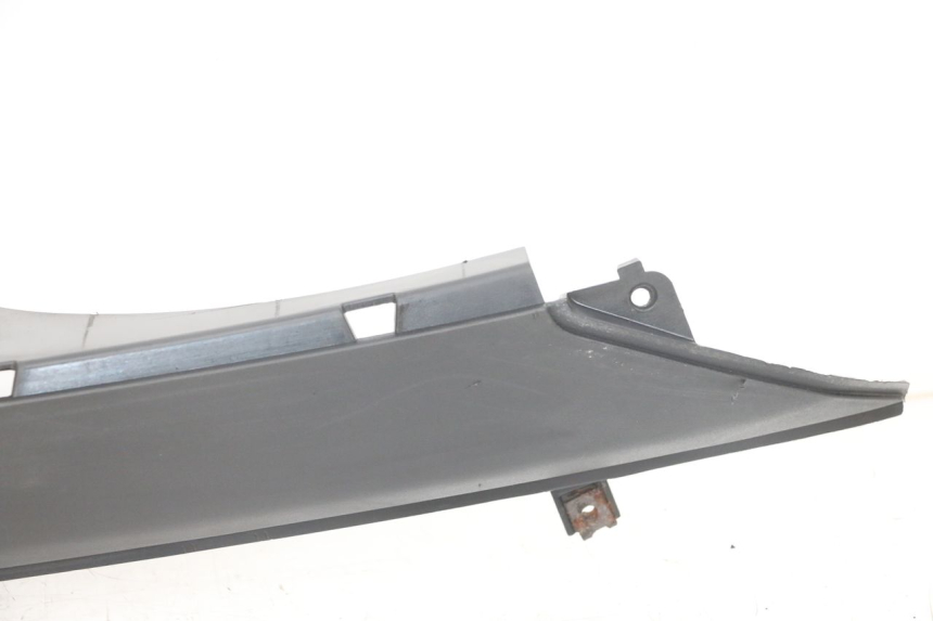 photo de TRITTBRETT VERKLEIDUNG RECHTS YAMAHA NEO'S NEOS 2T EASY 50 (2013 - 2016) - Details der Befestigungspunkte