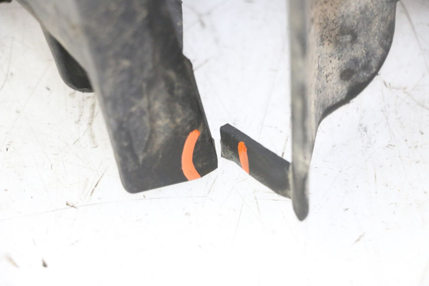 photo de TRITTBRETT VERKLEIDUNG RECHTS YAMAHA YFM BRUIN 350 (2003 - 2009) - Details der Befestigungspunkte