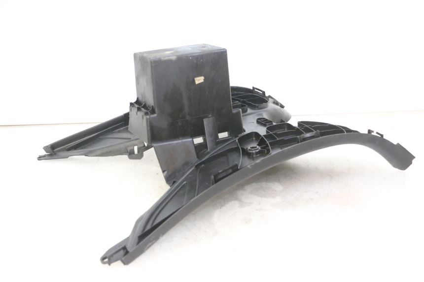 photo de TRITTBRETT VERKLEIDUNG PEUGEOT ELYSTAR 125 (2002 - 2007) - Kennzeichnungen und Originalreferenzen