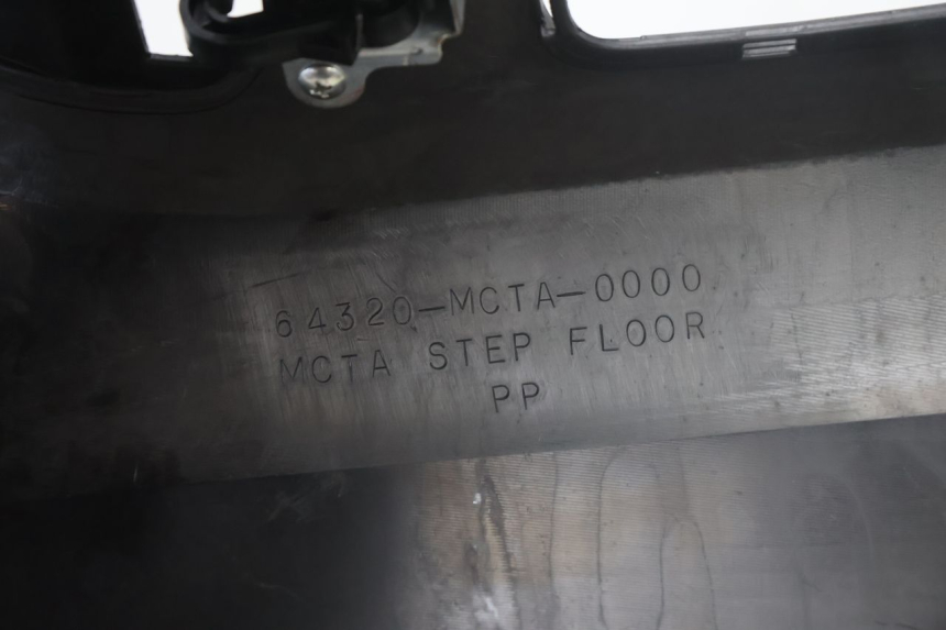 photo de TRITTBRETT VERKLEIDUNG HONDA FJS SILVER WING SILVERWING 400 (2005 - 2008) - Charakteristische Merkmale