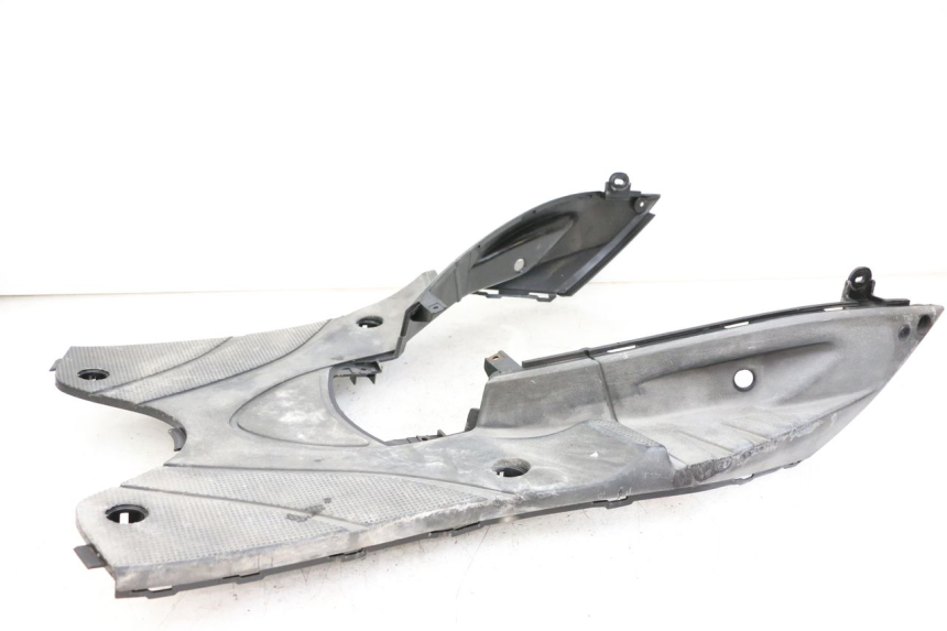 photo de TRITTBRETT VERKLEIDUNG MBK FLAME X 125 (2007 - 2016) - Details der Befestigungspunkte