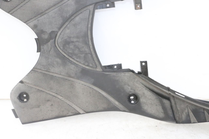 photo de TRITTBRETT VERKLEIDUNG MBK FLAME X 125 (2007 - 2016) - Fokus auf die Struktur