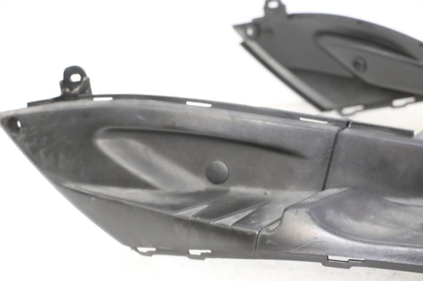 photo de TRITTBRETT VERKLEIDUNG MBK FLAME X 125 (2007 - 2016) - Details der Befestigungspunkte