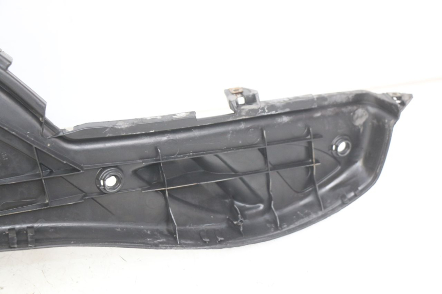 photo de TRITTBRETT VERKLEIDUNG PIAGGIO FLY 2T 50 (2004 - 2017) - Zoom auf Gebrauchszustand
