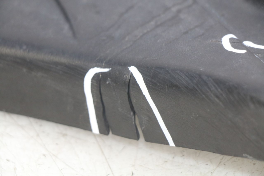 photo de TRITTBRETT VERKLEIDUNG PIAGGIO FLY 2T 50 (2004 - 2017) - Oberflächenzustand und Material