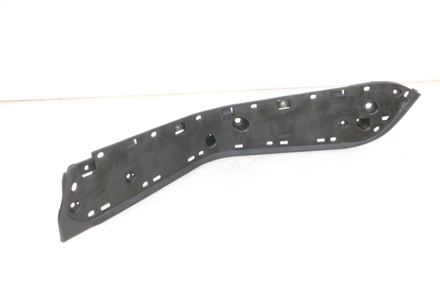 photo de LINKS FUSSRASTEN SUZUKI BURGMAN 650 (2013 - 2020) - Details der Befestigungspunkte