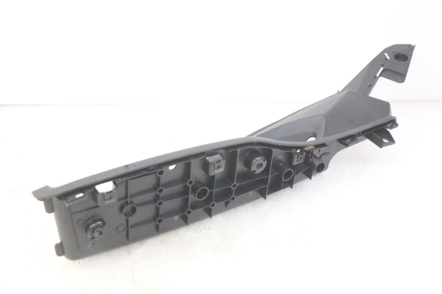 photo de LINKER FUßRASTEN KYMCO DOWNTOWN ABS 125 (2015 - 2017) - Oberflächenzustand und Material