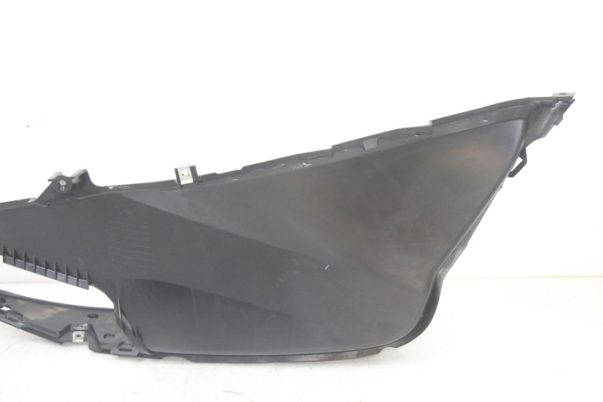 photo de TRITTBRETT VERKLEIDUNG LINKS HONDA PCX (JF57/JF64) 125 (2014 - 2018) - Details der Befestigungspunkte