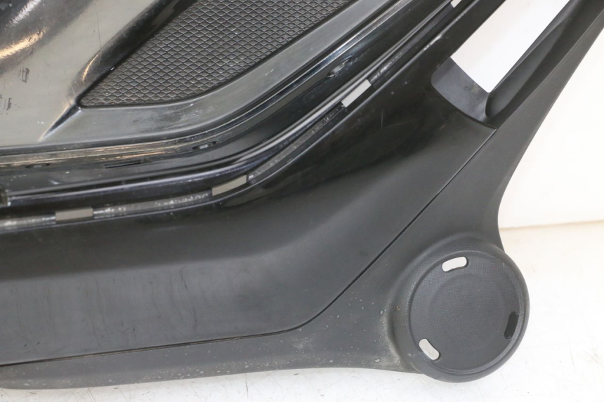 photo de TRITTBRETT VERKLEIDUNG LINKS PIAGGIO IE MP3 YOURBAN 300 (2011 - 2016) - Fokus auf die Struktur