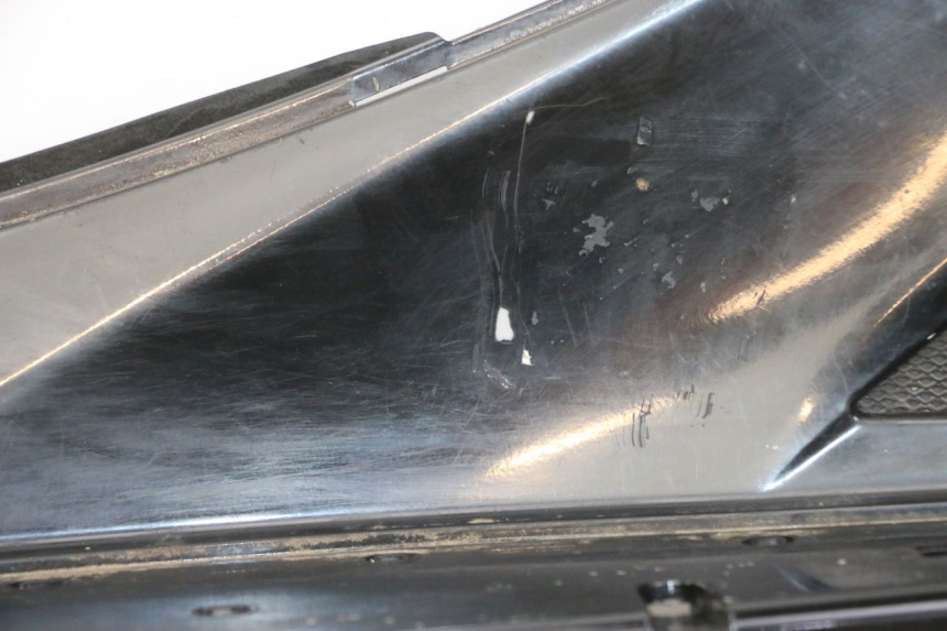 photo de TRITTBRETT VERKLEIDUNG LINKS PIAGGIO IE MP3 YOURBAN 300 (2011 - 2016) - Profilansicht des Ersatzteils