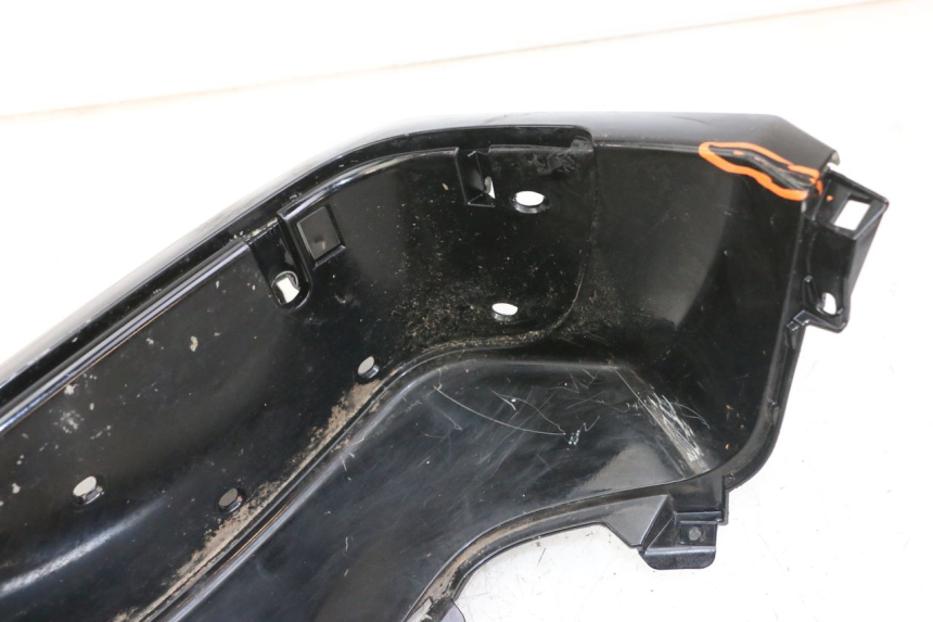 photo de TRITTBRETT VERKLEIDUNG LINKS PIAGGIO IE MP3 YOURBAN 300 (2011 - 2016) - Zoom auf Gebrauchszustand