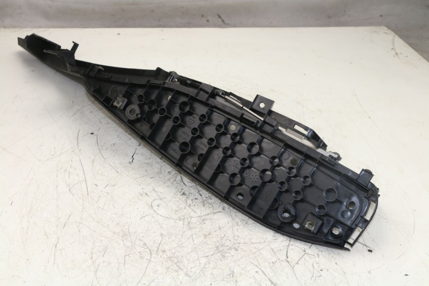 photo de TRITTBRETT VERKLEIDUNG LINKS KYMCO K-XCT 125 (2013 - 2017) - Detailansicht des Bauteils