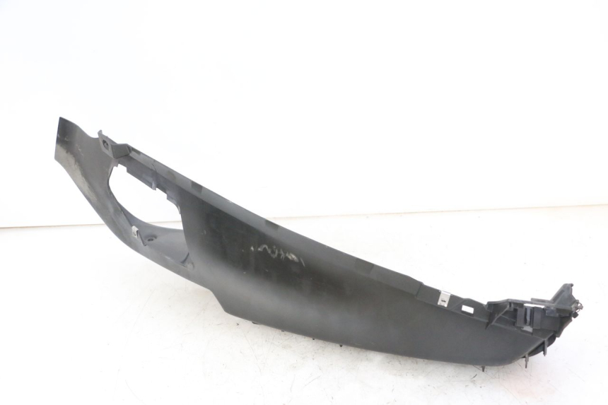 photo de TRITTBRETT VERKLEIDUNG LINKS PIAGGIO MP3 LT 300 (2010 - 2016) - Technische Nahaufnahme