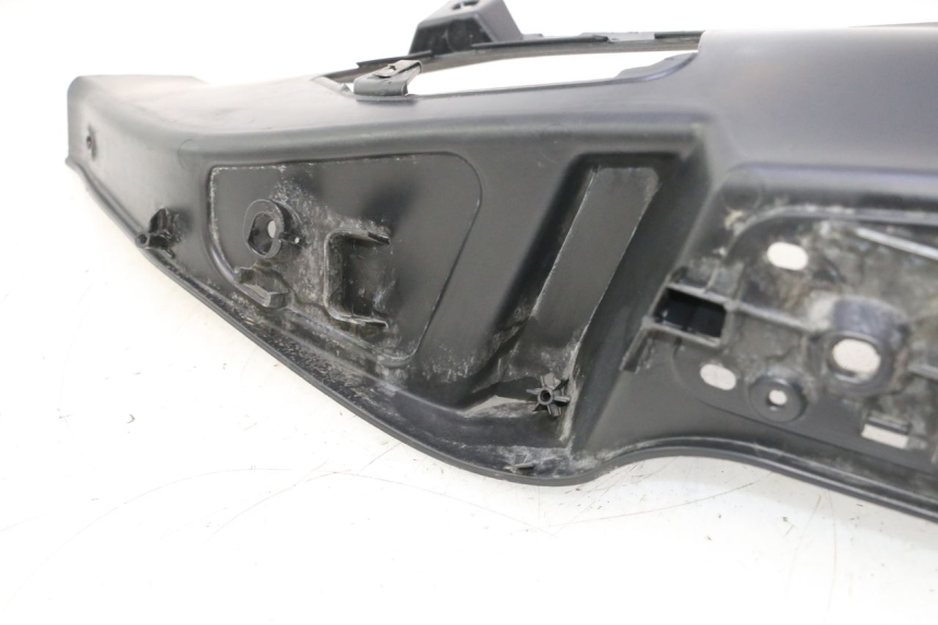 photo de TRITTBRETT VERKLEIDUNG LINKS PIAGGIO MP3 LT 400 (2007 - 2012) - Zoom auf Gebrauchszustand