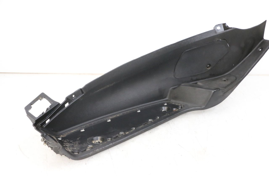 photo de LINKER FUßRASTEN PIAGGIO MP3 500 (2011 - 2015) - Details der Befestigungspunkte