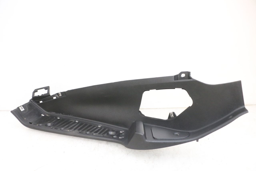 photo de TRITTBRETT VERKLEIDUNG LINKS PIAGGIO MP3 RL 250 (2006 - 2010) - Details der Befestigungspunkte