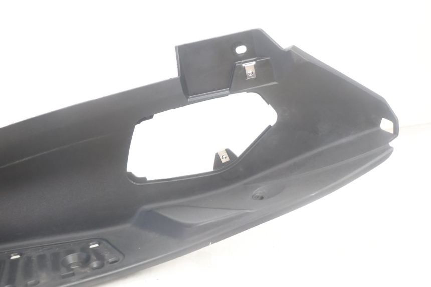photo de TRITTBRETT VERKLEIDUNG LINKS PIAGGIO MP3 500 (2016 - 2018) - Zoom auf Gebrauchszustand