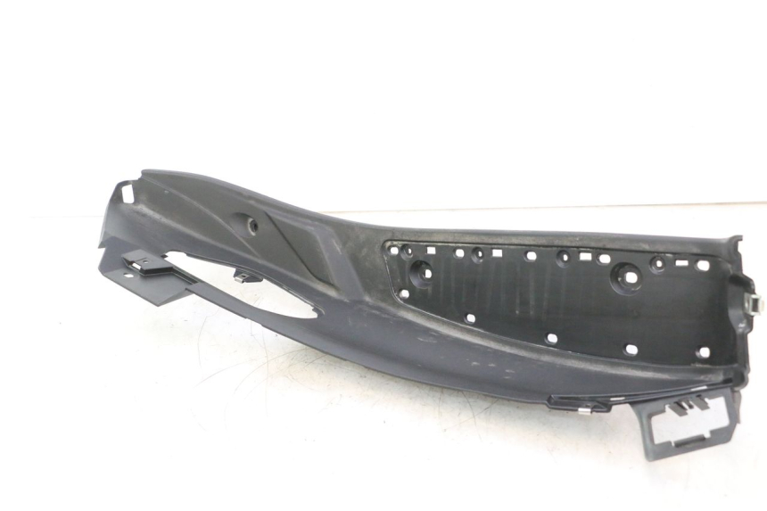 photo de TRITTBRETT VERKLEIDUNG LINKS PIAGGIO MP3 500 (2016 - 2018) - Technische Nahaufnahme