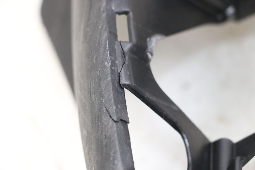 photo de TRITTBRETT VERKLEIDUNG LINKS MBK OVETTO ONE 2T 50 (2013 - 2017) - Zoom auf Gebrauchszustand