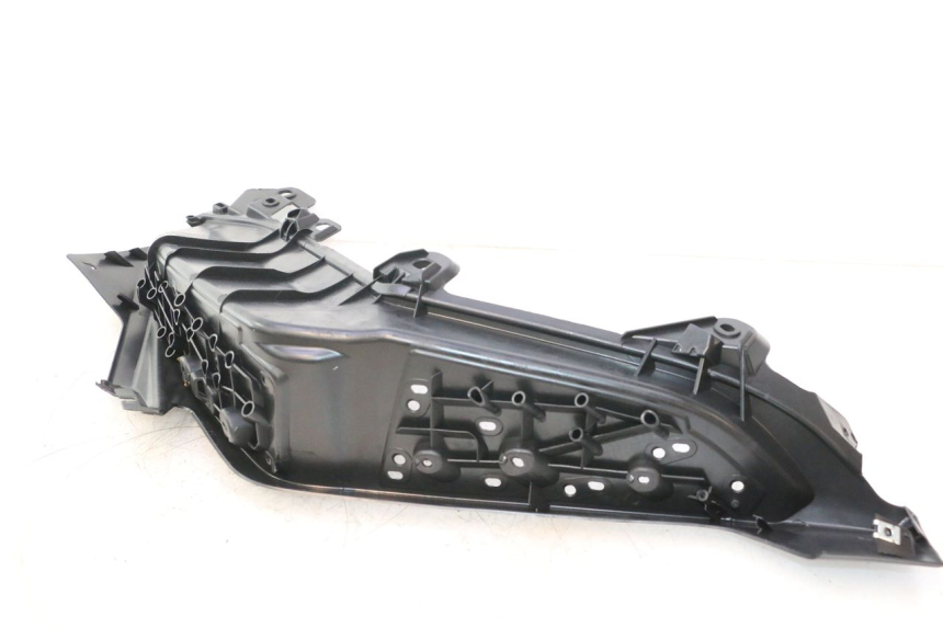 photo de TRITTBRETT VERKLEIDUNG LINKS JM MOTORS R-MAX TECH 50 (2024 - 2026) - Details der Befestigungspunkte
