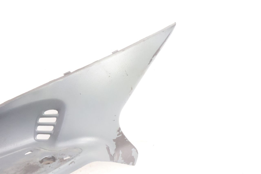 photo de TRITTBRETT VERKLEIDUNG LINKS GILERA RUNNER SP 50 (2002 - 2004) - Details der Befestigungspunkte