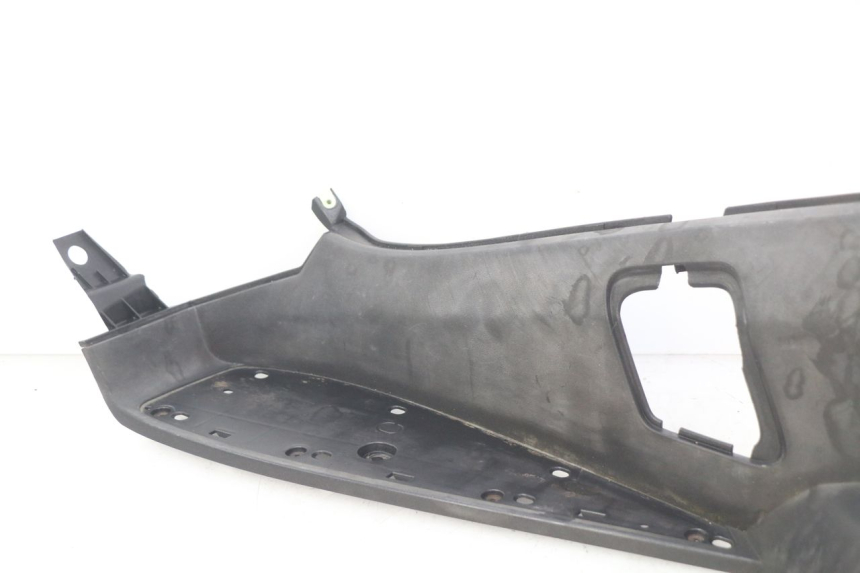 photo de LINKER FUßRASTEN PEUGEOT SATELIS COMPRESSOR K15 125 (2006 - 2009) - Details der Befestigungspunkte