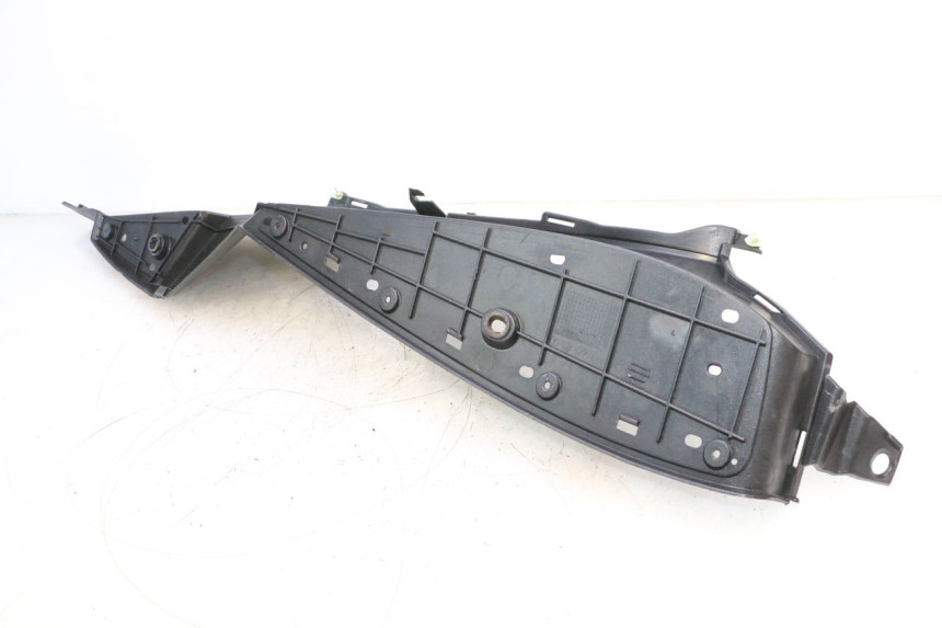 photo de LINKER FUßRASTEN PEUGEOT SATELIS COMPRESSOR K15 125 (2006 - 2009) - Details der Befestigungspunkte