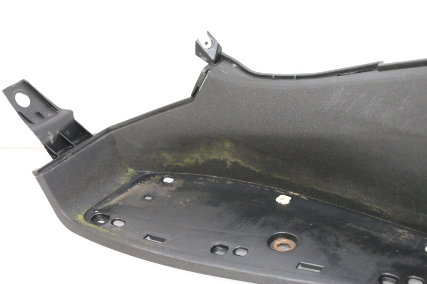 photo de TRITTBRETT VERKLEIDUNG LINKS PEUGEOT SATELIS 125 (2013 - 2018) - Details der Befestigungspunkte