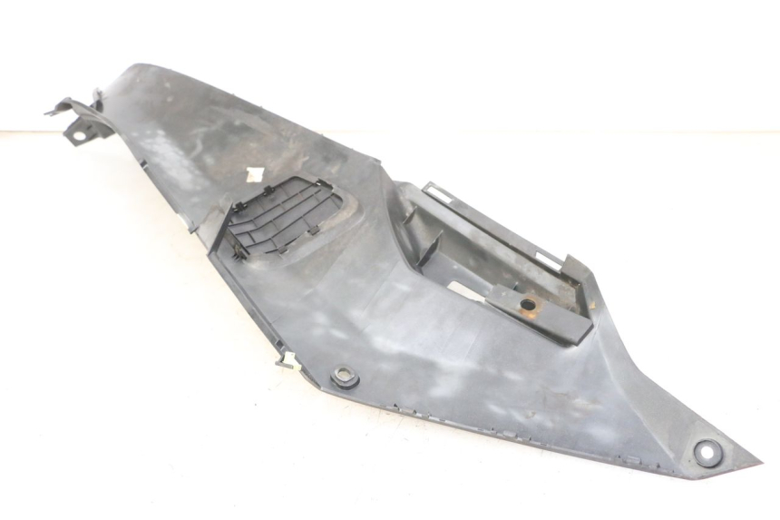 photo de TRITTBRETT VERKLEIDUNG LINKS PEUGEOT SATELIS 125 (2013 - 2018) - Zoom auf Gebrauchszustand